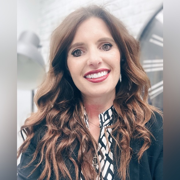 Meet your Posher, Jordan!! Who loves shopping and finding great deals! - Picture 2 of 7